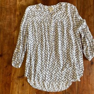 Lucky brand top 3/4 sleeve size L white and navy blue